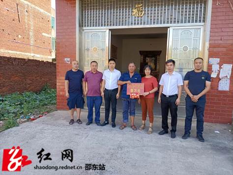 火厂坪镇党政班子看望教师和优秀学子(图2)