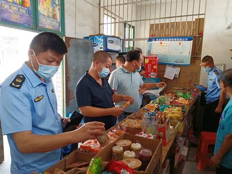 流光岭市监所与砂石镇联合开展秋季校园食堂及周边商店食品安全检查(图2)