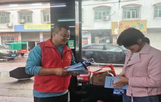 邵东市流光岭镇开展“反电诈、禁毒、利剑护蕾宣传进社区”活动(图1)